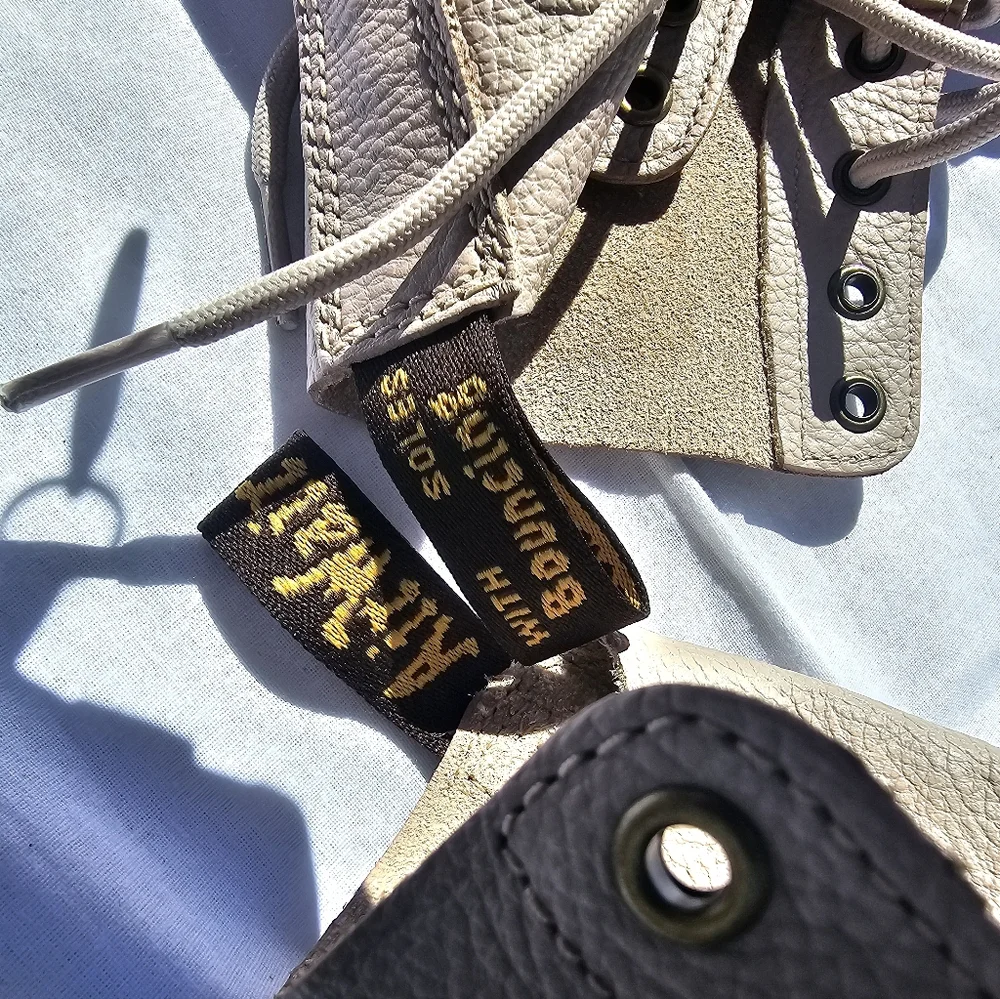 Authentic Dr. Martens 1460 Pascal Virginia Leather Boots – Parchment Beige - Picture 14 of 16